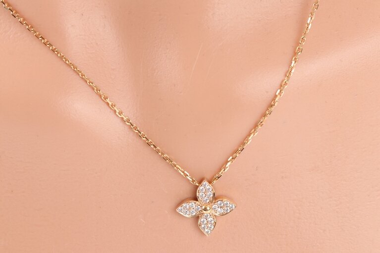 Louis Vuitton Star blossom pendant, pink gold and diamonds (Q93710)