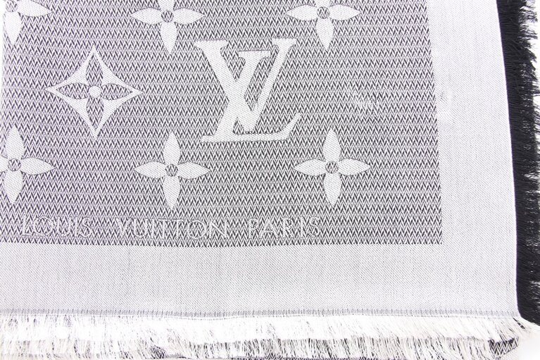 Louis Vuitton Monogram Tuch Beyond Silber Seide Wolle M70659 